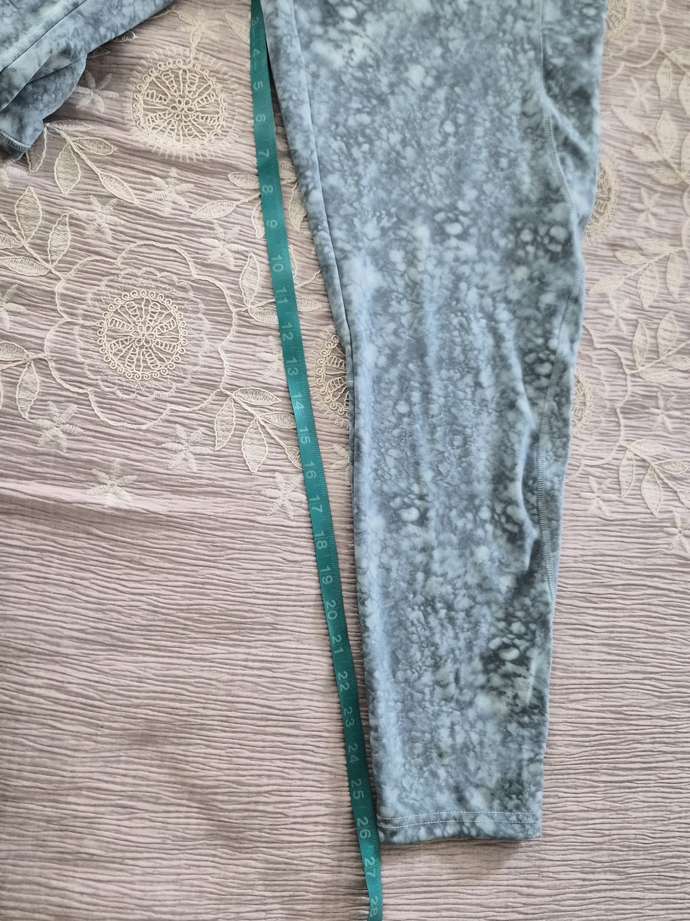Marissa Olivia Blue Gray Marble Print Capri Leggings Size 2X with Pockets - Picture 6 of 11
